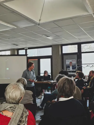 Table ronde sur l'éducation à Saint-Étienne